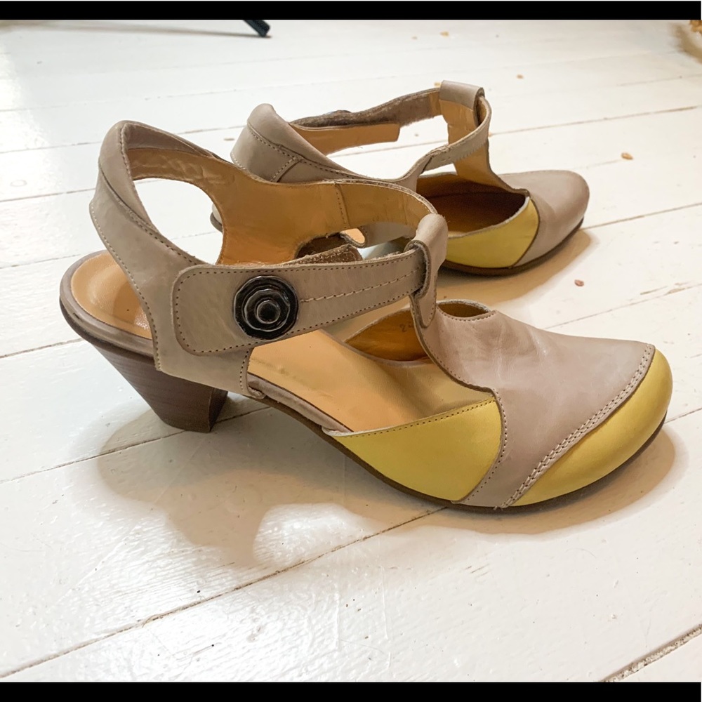 Fidji yellow tan color block low heels size 9 -9 1/2